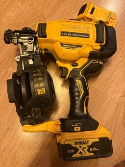Klincovačka na lepenkové klince DEWALT 18V XR - 3