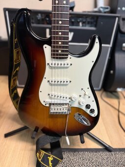 Fender stratocaster G5 Roland - 3