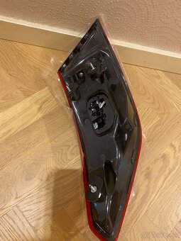 Zadne prave svetlo - 3