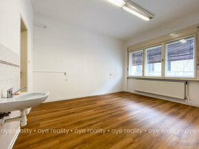 Na prenájom kanc. priestory v absolútnom centre KN - 69 m2 - 3