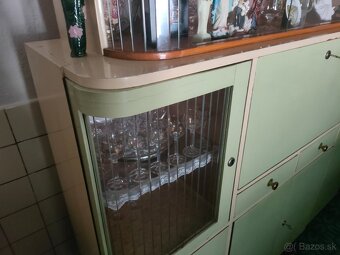 Retro nábytok / kuchyňa : kredenc + truhlica - 3