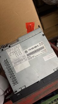 Predám autorádio RNS 510 - 3