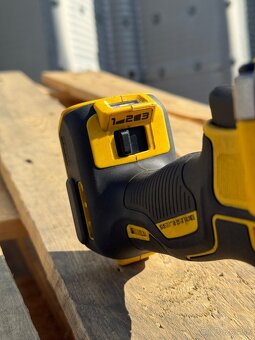AKU razovy uťahovák Dewalt - 3