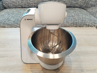 Predám kuchynský robot Bosch MUM 54240, motor 900 W - 3