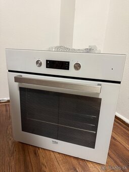 Vstavaná elektrická rúra a plynová varná doska BEKO - 3