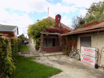 Na predaj starší dom v N. Zámkoch -pozemok 807 m2. - 3