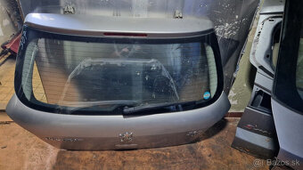 Predám piate, kufrove dvere na uvedené modely áut - 3