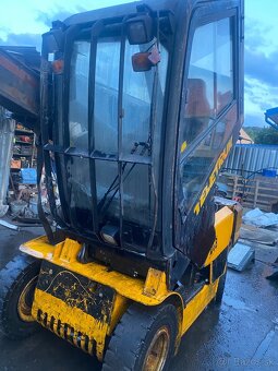 Teleskopický vysokozdvižný vozík JCB – poctivý stroj - 3