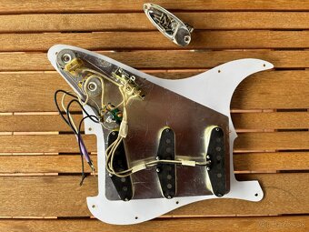 Loaded pickguard pre Stratocaster Mojotone - 3
