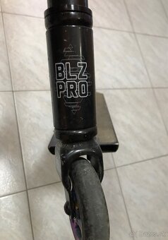 Kolobežka BLAZER PRO OUTRUN FX - NEOCHROME - 3