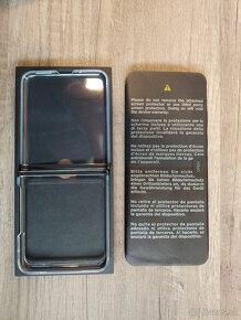 Mobilny telefon Motorola razr 40 Ultra 8 GB / 256 GB - 3