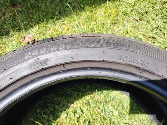 Predám Pneu 245/45ZR20 99W letné 2kusy - 3