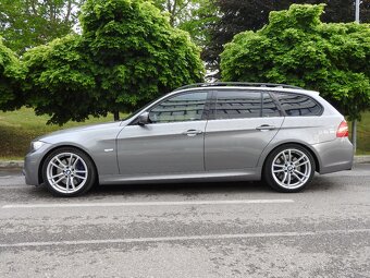 BMW rad 3 Touring 330d A/T 180kw M-Packet - 3