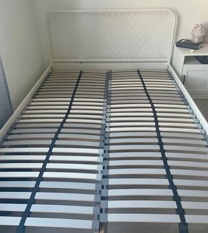 Posteľ s bielym kovivým rámom 140x210 cm - 3