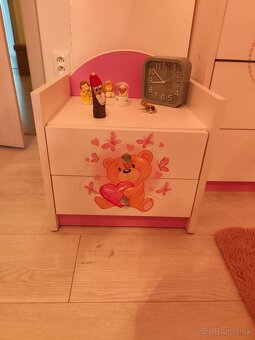 Dievčenské skriňa - 3