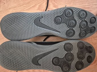 Kopačky Nike Phantom indoor - 3