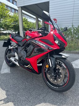 Honda CBR650R - 3