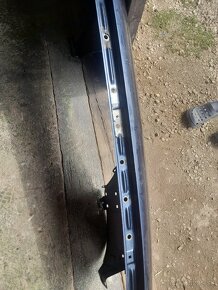 Predam ĺavy blatnik na Audi A4 - 3