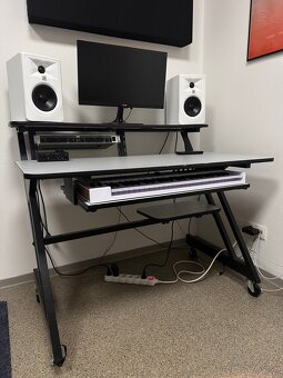 Pracovný stôl pre hudobníkov / tvorcov - 3