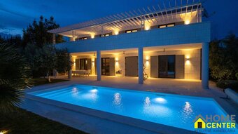 NA PREDAJ atraktívna kamenná vila /419 m²/ pri mori, Dalmáts - 3