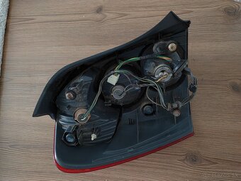 Mazda 323f zadné svetlá - 3