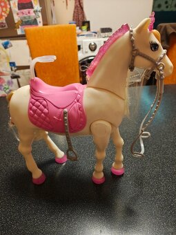 Interaktívny kôň Barbie - 3