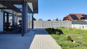 PEKNÁ NOVOSTAVBA RODINNÉHO DOMU V NOVÝCH ZÁMKOCH - 3