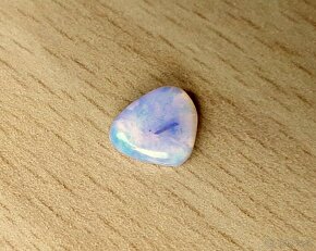 1,1 ct krištáľový opál, fialovo-zelená hra farieb, Austrália - 3