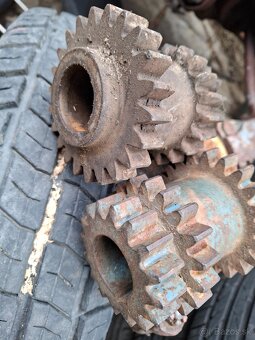 Diely zetor 25 - 3