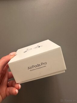 Apple AirPods Pro - 3