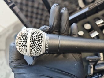 Kufrík s 15 mikrofónmi. - 3