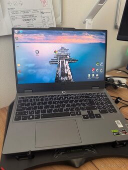Lenovo LOQ 15ARP9 (83JC008NCK) sivý - 3