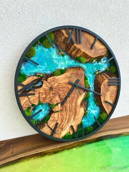 Machove hodiny s olivovym drevom a epoxidom 50cm priemer - 3