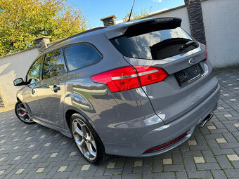 Ford Focus Kombi 2.0 ST Edition Swiss 250PS - 3