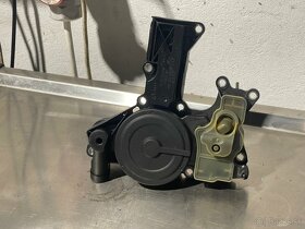 Odlucovac oleja separator 1,8 2,0 tfsi 06H103495 - 3