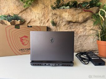 MSI Vector 16 - RTX 4080 - i9 14900HX - 64 GB RAM - 2TB SSD - 3