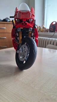 Predam zložené Lego Ducati - 3