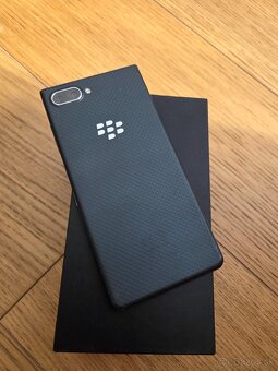 Blackberry Key2 - 3