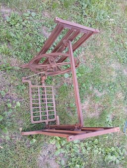 kovový stojan (podstavec) - 3