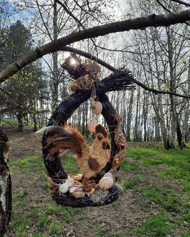 Chalupárska dekorácia z brezového prútia s kohútikom - 3