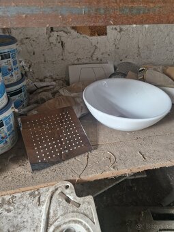 Vybavenie a materiál do kúpeľne - 3