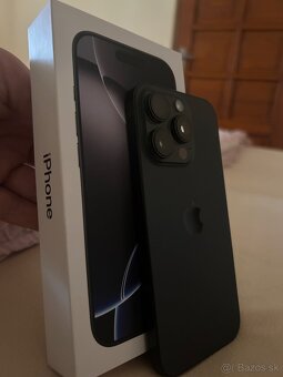 Iphone 16pro 128gb čierný titán - 3