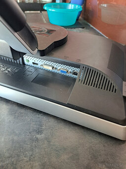 LCD monitor s HDMI HP w2228h funkčný. - 3