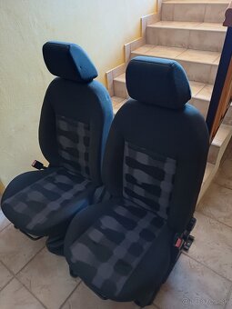 Predné sedačky na Ford Fusion - 3