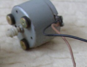 2x Staré motorčeky (z magnetofónu, harddisku) - 3