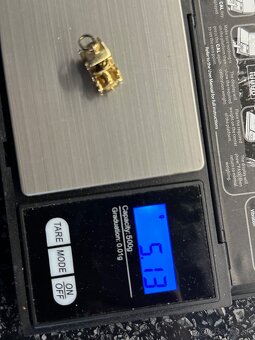 Predám zlatý prívesok autíčka - 3