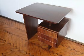 Subtílnejší písací stôl z dreva. Výborný stav - 3