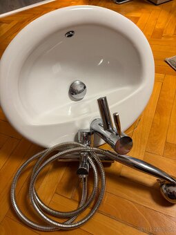 predám kúpeľňový set umývadlo s batériami a držiakom - 3