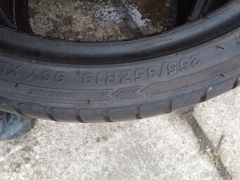 255/35 R19 leto - 3