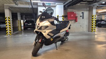 Aprilia SR MAX 300 (2013) - 3